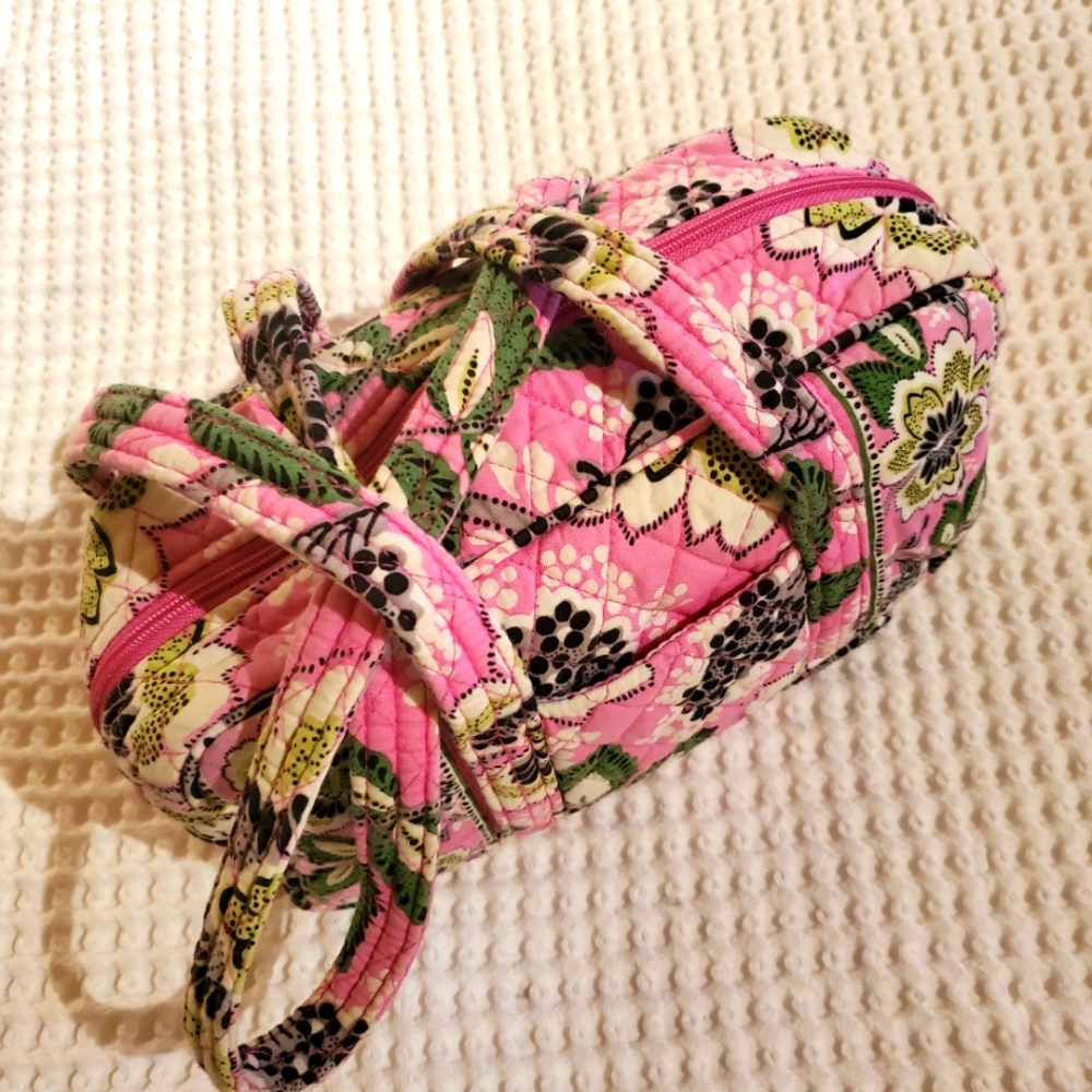 Vera Bradley shoulder bag.
